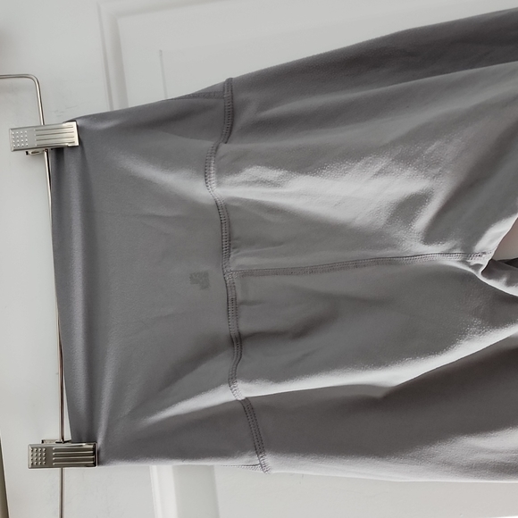 WeWoreWhat butter soft grey capri legging! - Picture 5 of 11